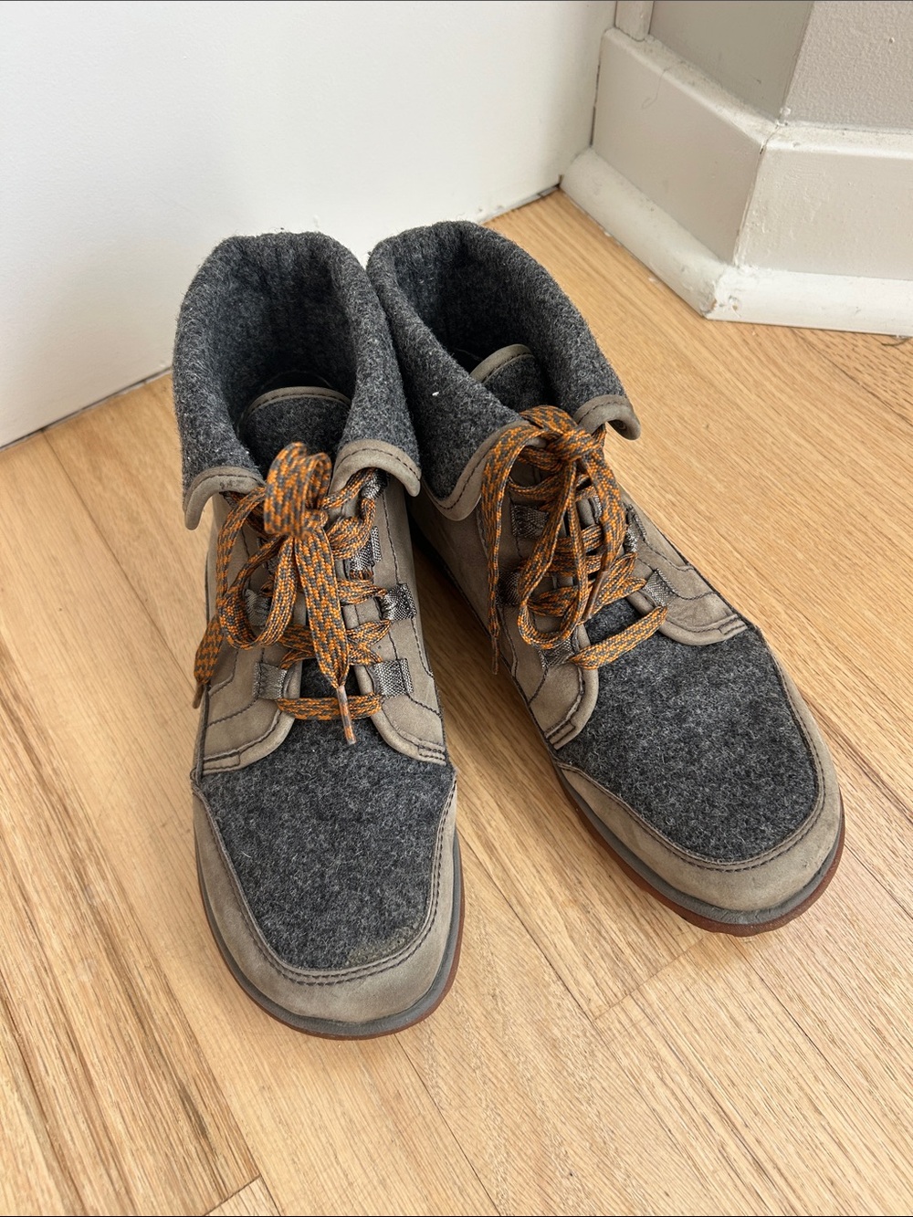 Chaco Barbary Ankle Boots - Womens Size 6.5 Gray Wool Leather Waterproof